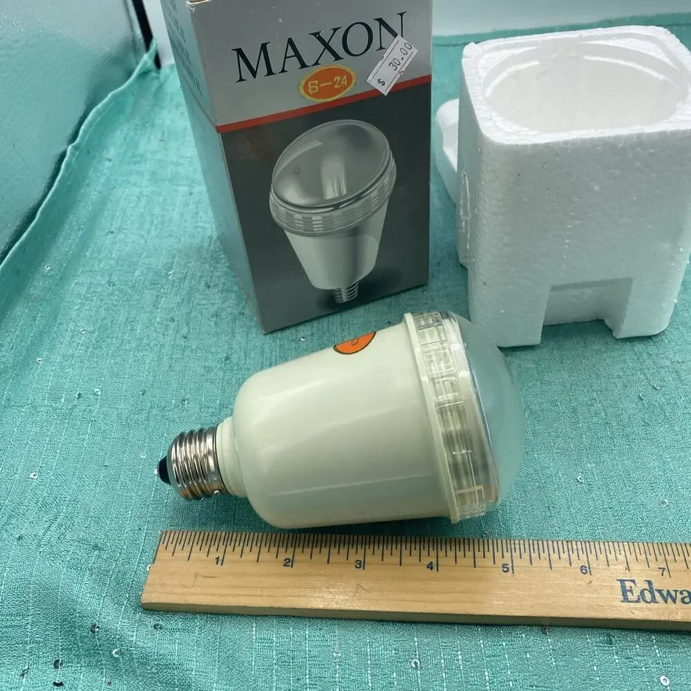 Maxon S-24 AC Slave Flash Light Bulb See Pictures For All Information